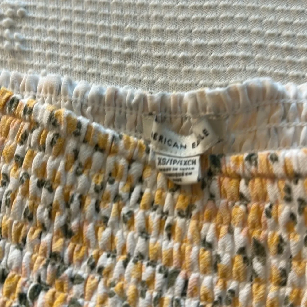 American Eagle skirt. Size xs‎ tiered elastic waist like new condition